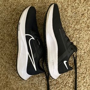 Women’s Black Nike Pegasus